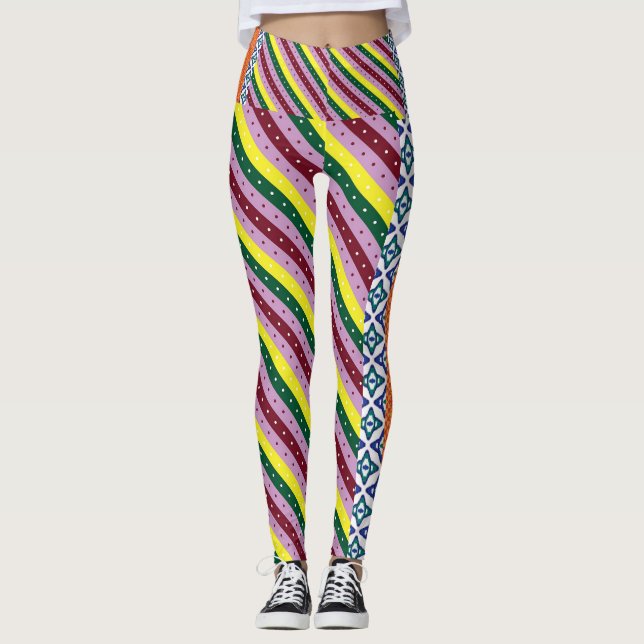 Ett flerfärgat, strippat mönster med punkter leggings (Framsida)