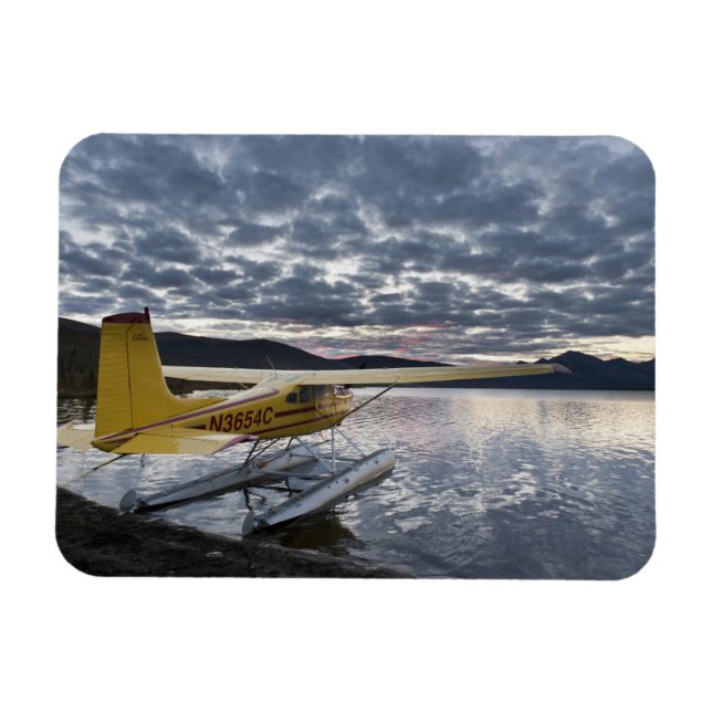 Ett flygbåt på den natursköna Takahulasjön Magnet (Horisontell)