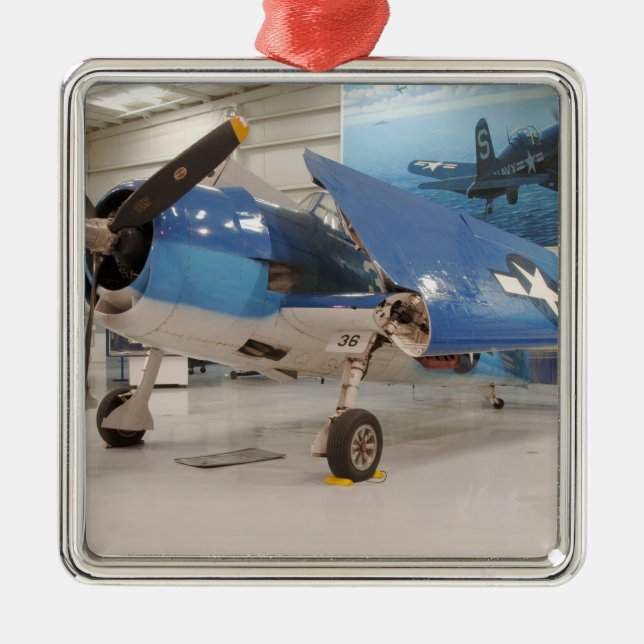 Ett flygplan för kämpe för F--6FHellcatvärldskrig Julgransprydnad Metall (Framsidan)