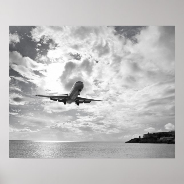 Ett flygplan kommer in för att landa i Princess Poster (Framsidan)