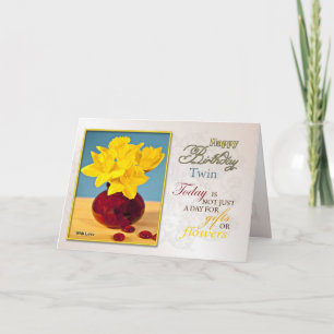 Ett födelsedagskort för Twin. Golden daffodil Kort