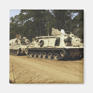 Ett fordon för återställning M-88 börjar att Magnet