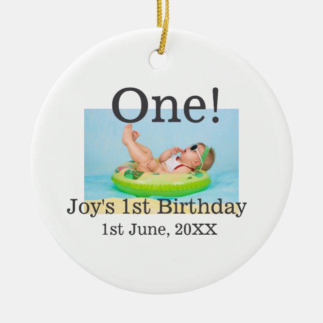 Ett första födelsedagfoto, modernt lägg till namn julgransprydnad keramik (Framsidan)