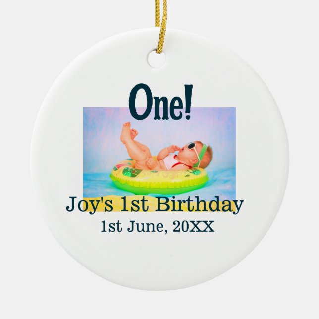 Ett första födelsedagfoto, modernt lägg till namn julgransprydnad keramik (Framsidan)