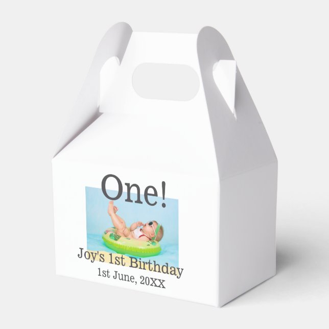 Ett första födelsedagfoto, modernt lägg till namn presentaskar (Framsidan Sidan)