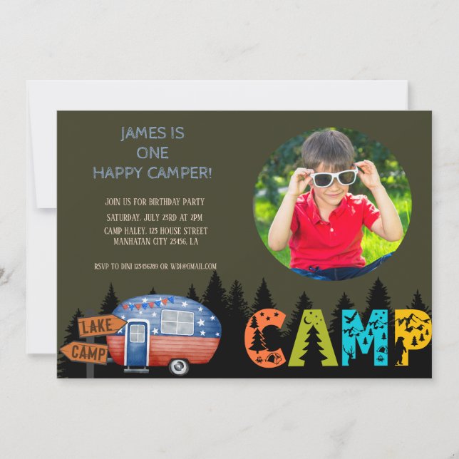 Ett foto från en Lycklig Camper Birthday Kids Inbjudningar (Framsida)