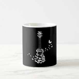 Ett fyra starka Ukulele-instrument med vackert Kaffemugg