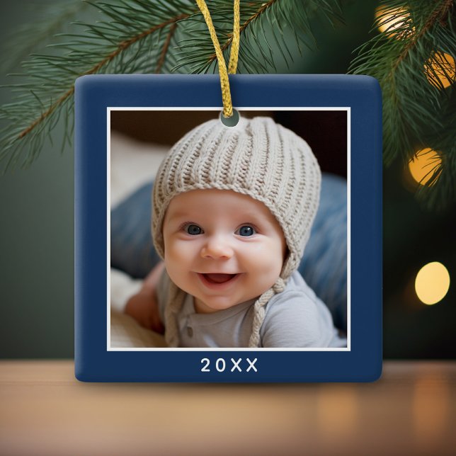 Ett fyrkantsfoto plus år - minsta marinerade gräns julgransprydnad keramik (Cute and Modern, Minimalist Ornament for a Baby Boy. Add Your Photo!)