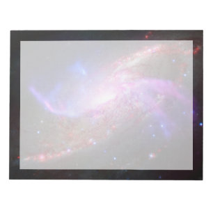 Ett galaktiskt ljusspel i Spiral Galaxy NGC 4258. Anteckningsblock