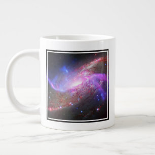 Ett galaktiskt ljusspel i Spiral Galaxy NGC 4258. Jumbo Mugg