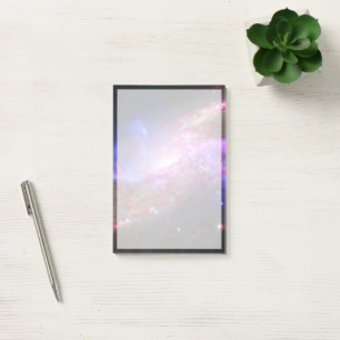Ett galaktiskt ljusspel i Spiral Galaxy NGC 4258. Post-it Block