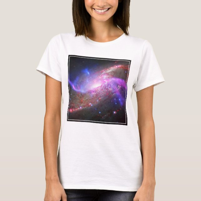 Ett galaktiskt ljusspel i Spiral Galaxy NGC 4258. T Shirt (Framsida)