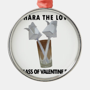 Ett glas valentinfred. julgransprydnad metall