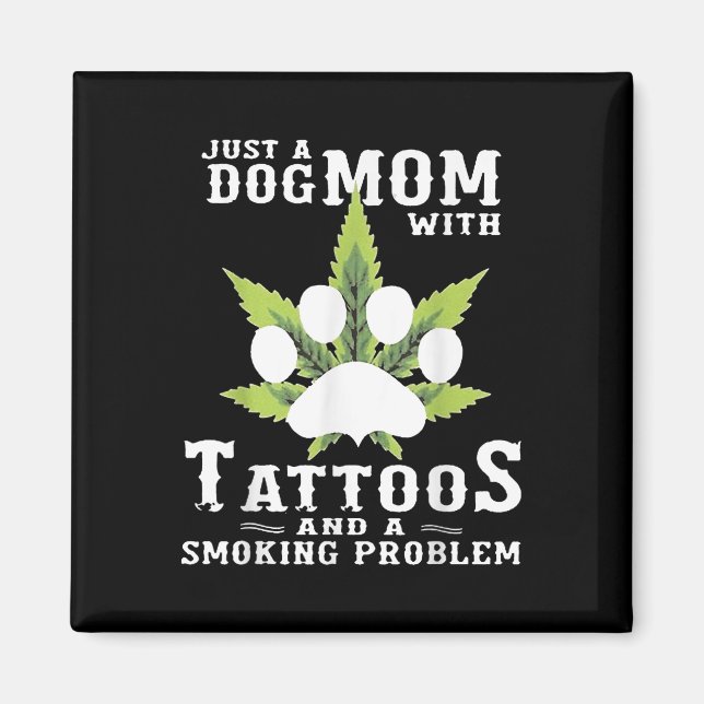 Ett Hund med tatueringar och ett röktobo som är ro Magnet (Framsidan)