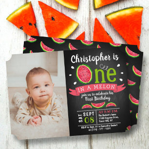 Ett i Melon Chalkboard 1:a födelsedagsfoto Inbjudningar