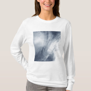 Ett jätte- bubbelpoolmoln virvlar runt ovanför t-shirt
