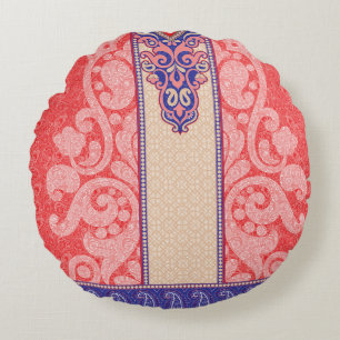 ett kort med rött hjärta på det rund kudde