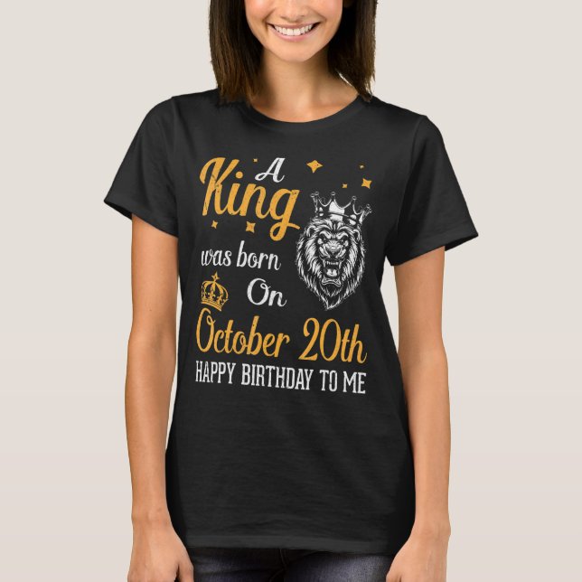 Ett Kung föddes den 20 oktober Grattis på födelsed T Shirt (Framsida)