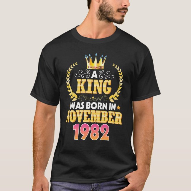 Ett Kung föddes i november 1982 Grattis på födelse T Shirt (Framsida)