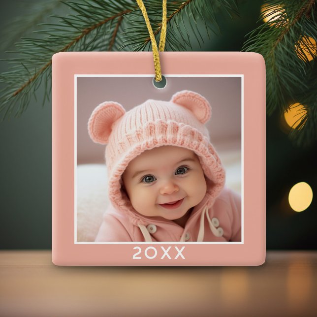 Ett kvadratiskt foto plus år - minimal korall rosa julgransprydnad keramik (Cute and Modern, Minimalist Ornament for a Baby Girl. Add Your Photo!)