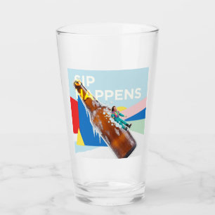 Ett lekfullt “Sip Happens” drickglas Glaskopp