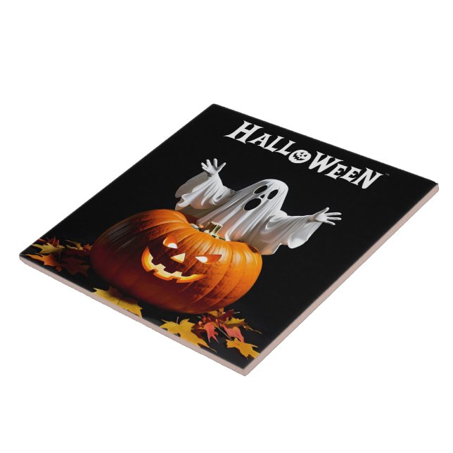 Ett lekfullt spöke kommer från en karvpumpad pumpa kakelplatta (Sidan)