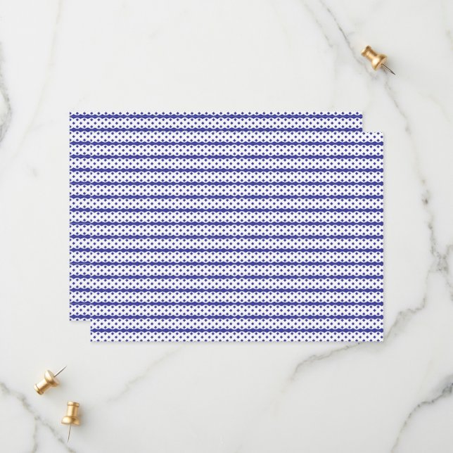 Ett levande blå himmel med spridda vita moln. spara datumet (Fram/Back In Situ)