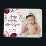 Ett litet pumpa av lila Peach-födelsedagfoto Magnet<br><div class="desc">Blommigt och pumpa faller födelsedagsfest magnet i lila och persika. Med vacker vattenfärgsutformning,  blommigt,  blad och pumpor. Idealisk höst-/höstdesign. Perfekt för födelsedagar.</div>