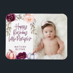 Ett litet pumpa av lila Peach-födelsedagfoto Magnet<br><div class="desc">Blommigt och pumpa faller födelsedagsfest magnet i lila och persika. Med vacker vattenfärgsutformning,  blommigt,  blad och pumpor. Idealisk höst-/höstdesign. Perfekt för födelsedagar.</div>