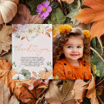 Ett litet Pumpkin Birthday Photo-tack-kort Inbjudningar<br><div class="desc">Tack för att du valde ett litet pumpkin Birthday-fototack för ditt kort! Det här fina kortet är perfekt för att visa ett omhuldat foto från din lilla födelsedagsfest samtidigt som du uttrycker din tacksamhet. Det är ett minnesvärt sätt att tacka dina gäster för att de skapar ditt barns speciella dag...</div>