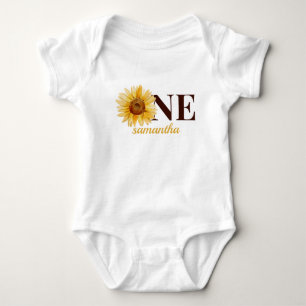 Ett litet solsken Namn första födelsedag T Shirt