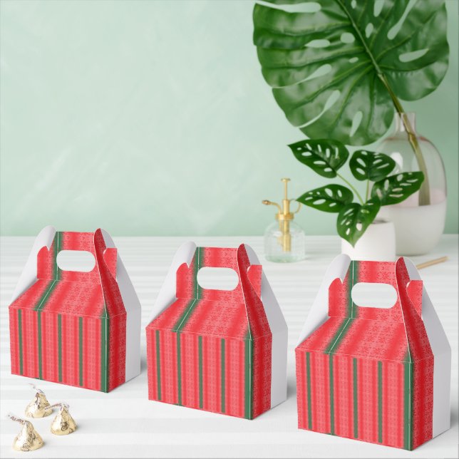 Ett ljust rött äpple sitter på en vit yta. presentaskar (Multipel)