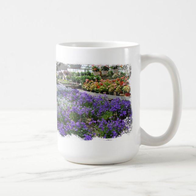 Ett lokalt växthus visar på deras armar kaffemugg (Höger)