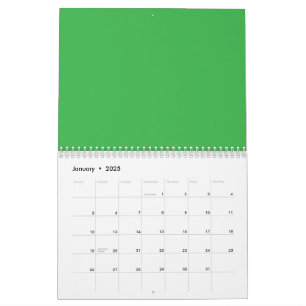 Ett lumplandskap fyllt med tät grönt träd och kalender