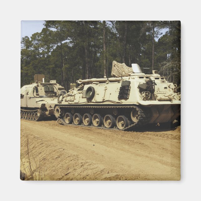 Ett M-88 Recovery fordon börjar dra M992 Magnet (Framsidan)