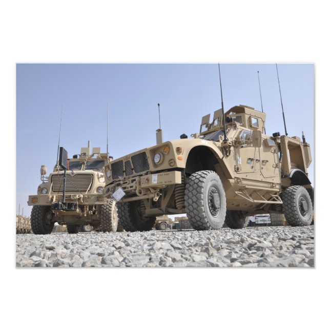 Ett M-ATV-minmotstående Ambush-skyddat fordon Fototryck (Framsidan)