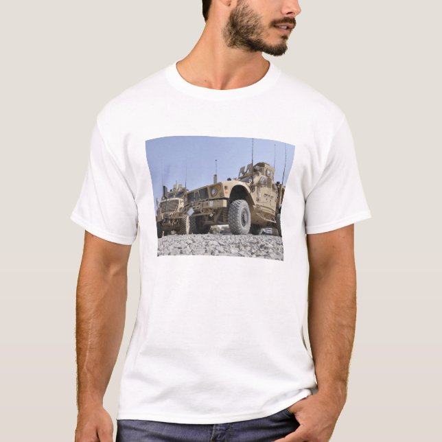 Ett M-ATV-minmotstående Ambush-skyddat fordon Tee Shirt (Framsida)
