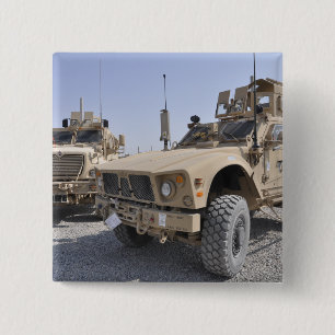 Ett M-ATV-motståndsbeständigt Ambush-skyddat fordo Knapp