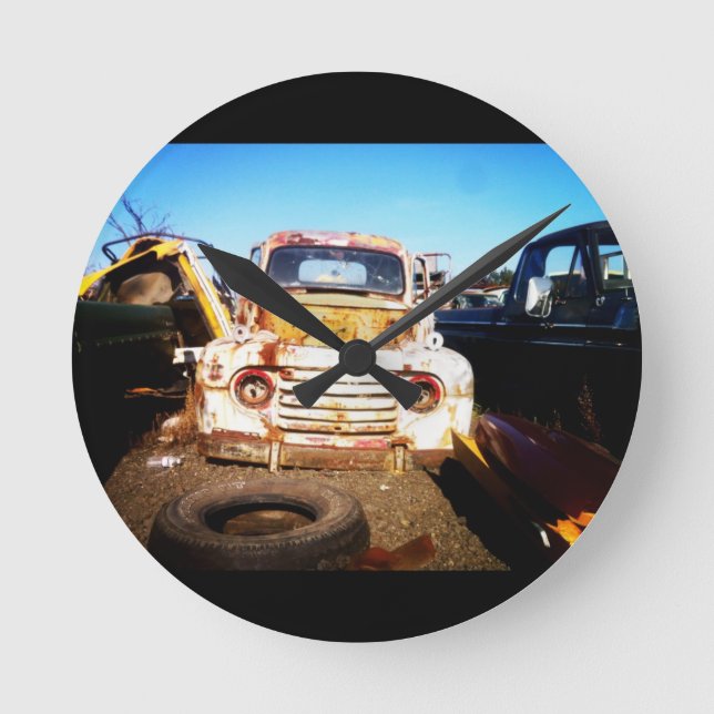 Ett man skräp en annan man skatt rund klocka (Framsida)