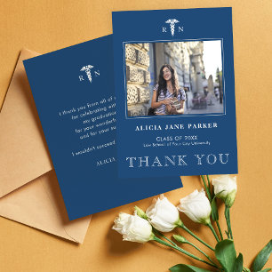 Ett modernt foto från sjuksköterskeskolan studente tack kort