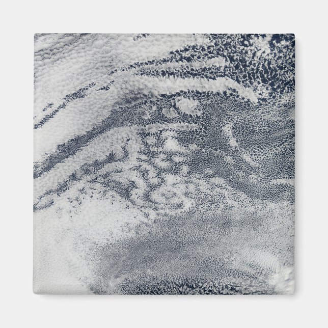 Ett nätverk av moln över Stilla havet Magnet (Framsidan)