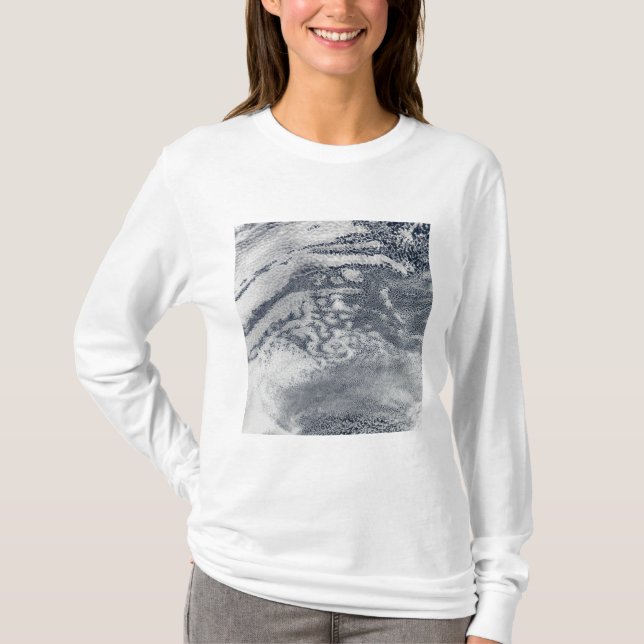 Ett nätverk av moln över Stilla havet T-shirt (Framsida)
