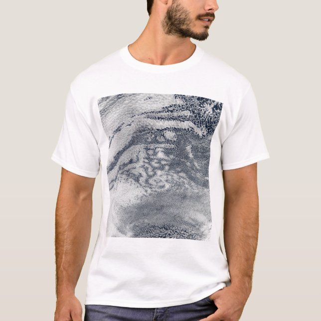 Ett nätverk av moln över Stilla havet T-shirt (Framsida)