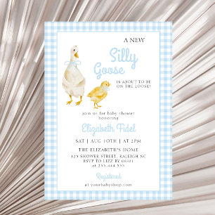 Ett nytt Fånig Goose Blue Gingham Baby Shower Inbjudningar