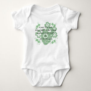 Ett nytt fött barn ger ljus till stugan t-shirt