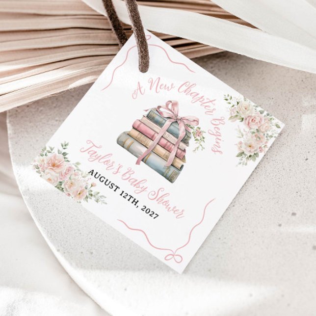 Ett nytt kapitel börjar med babyskor gåvor etiketter (Skapare uppladdad)