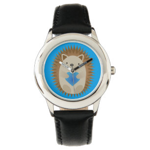 Ett obehagligt Hedgehog som kramar ett blått hjä Armbandsur