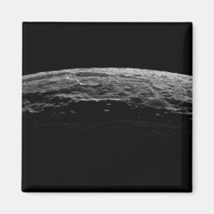 Ett overkligt landskap av Saturns måne Magnet
