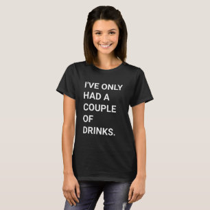 Ett par drycker - Lustigt vitt Ljug Party-citat T Shirt