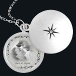 Ett par fotomaklocklås silverpläterat halsband<br><div class="desc">Det här fotoskåpet som placerats i silver är ett redo för dig att infoga ett eget foto och ändra texten. Det här häpnadsväckande halsbandet är perfekt som en gåva till vänner och familj, eller köp en åt dig själv. Bilden och texten är fullt ANPASSADE. Klicka på "anpassa" om du vill...</div>